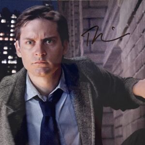 "Toby Maguire" Autographed 10x8 Photo