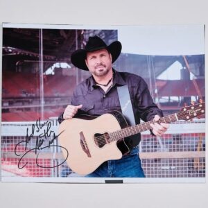 "Garth Brooks" Autographed 14x11 Photo