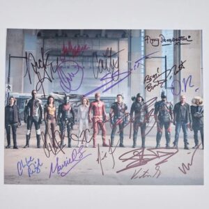 "Legends of Tomorrow" Autographed 10x8 Photo