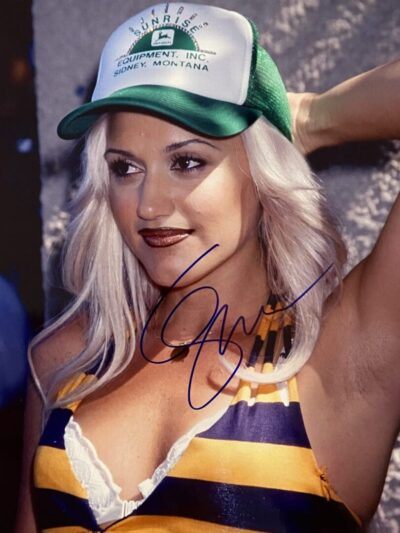 "Gwen Stefani" Autographed 8x10 Photo