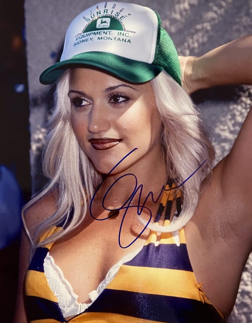 "Gwen Stefani" Autographed 8x10 Photo