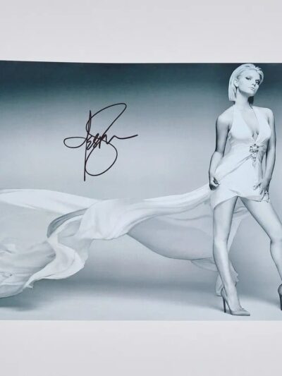 "Jessica Simpson" Autographed 10x8 Photo